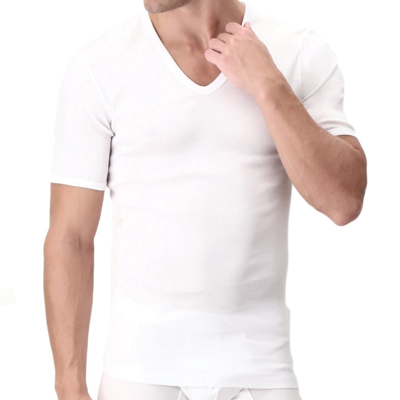 3-Pack of V-neck deep t-shirt...