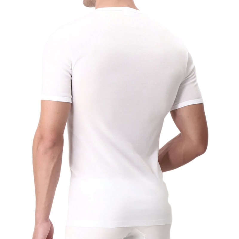 3-Pack of V-neck deep t-shirt...