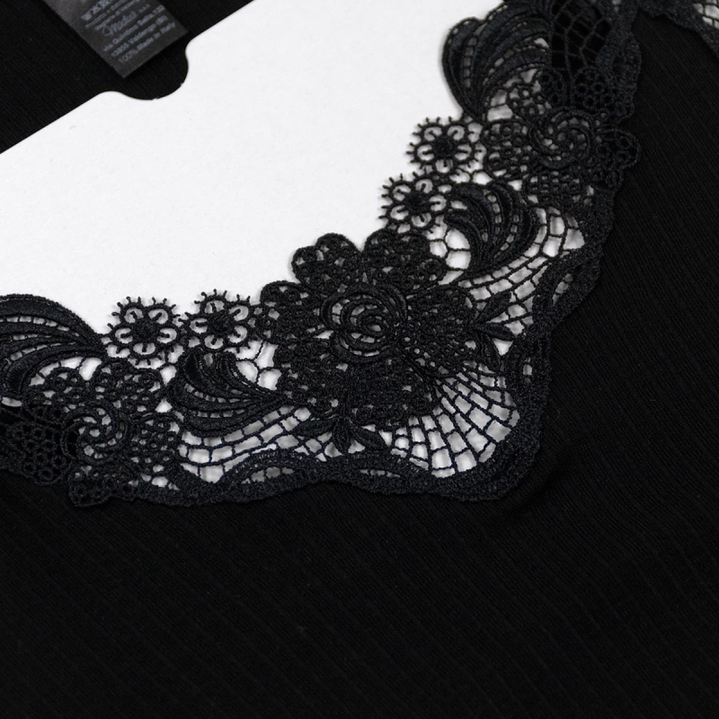 Top spalla Larga con pizzo macrame'...