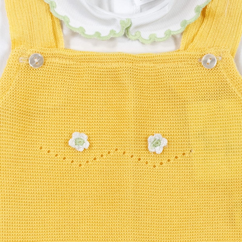 Two-piece outfit in thread for baby...