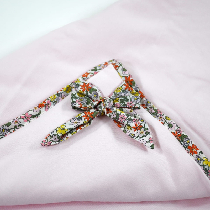 Dettaglio copertina culletta e carrozzina in cotone jersey Coccode’ con fiocco