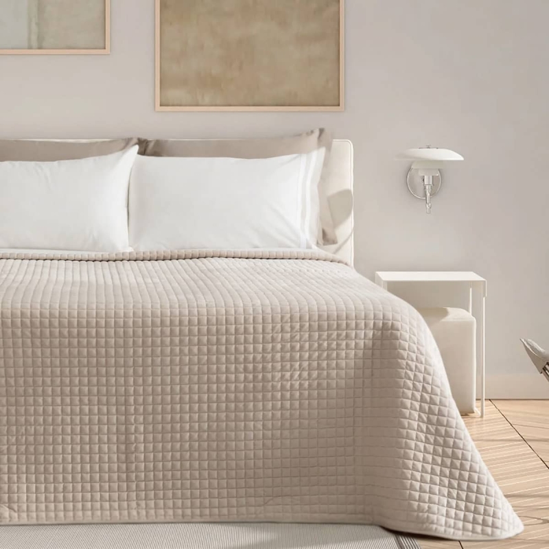 Quilted velvet bedspread in various...