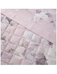 Dettaglio copriletto trapuntato matrimoniale Rosa Alba Caleffi tessuto satinato