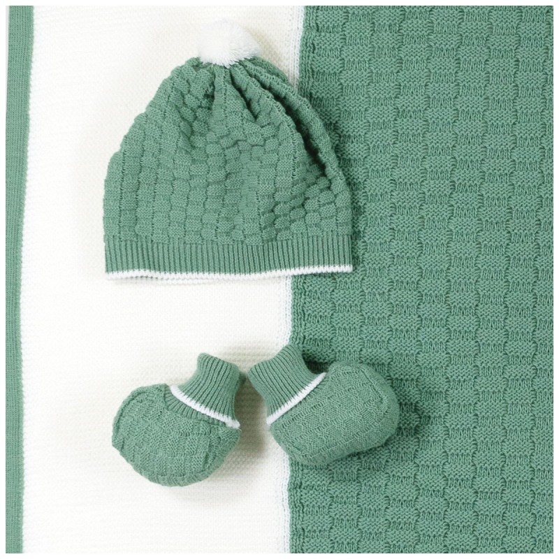Newborn boy first layette set in wool... Newborn boy first layette set in wool...