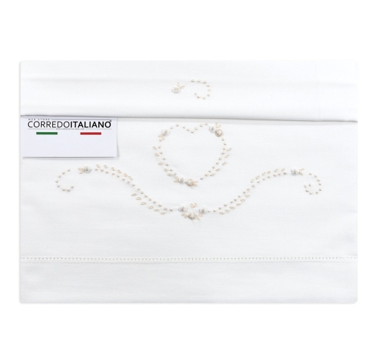 Dettaglio ricamo artigianale set lenzuolino culletta e carrozzina 2