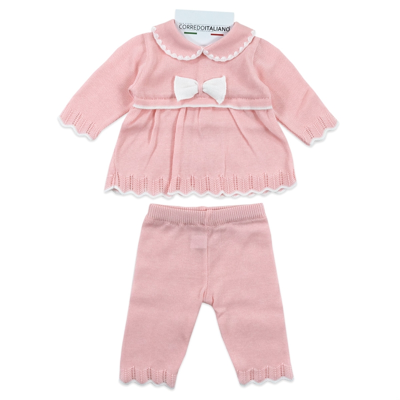 Set corredino prima uscita neonata in filo tricot con fiocchi decorativi