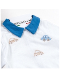 Dettaglio tutina neonato in cotone con colletto azzurro