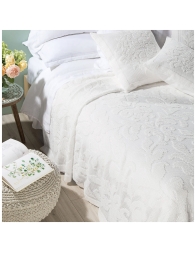 Copriletto matrimoniale Camogli Caleffi bianco su letto matrimoniale elegante