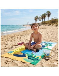 Bambino su spiaggia con telo mare Topolino