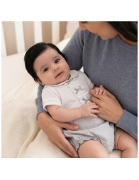 Pagliaccetto neonata elegante in cotone piquet con fiocchi decorativi