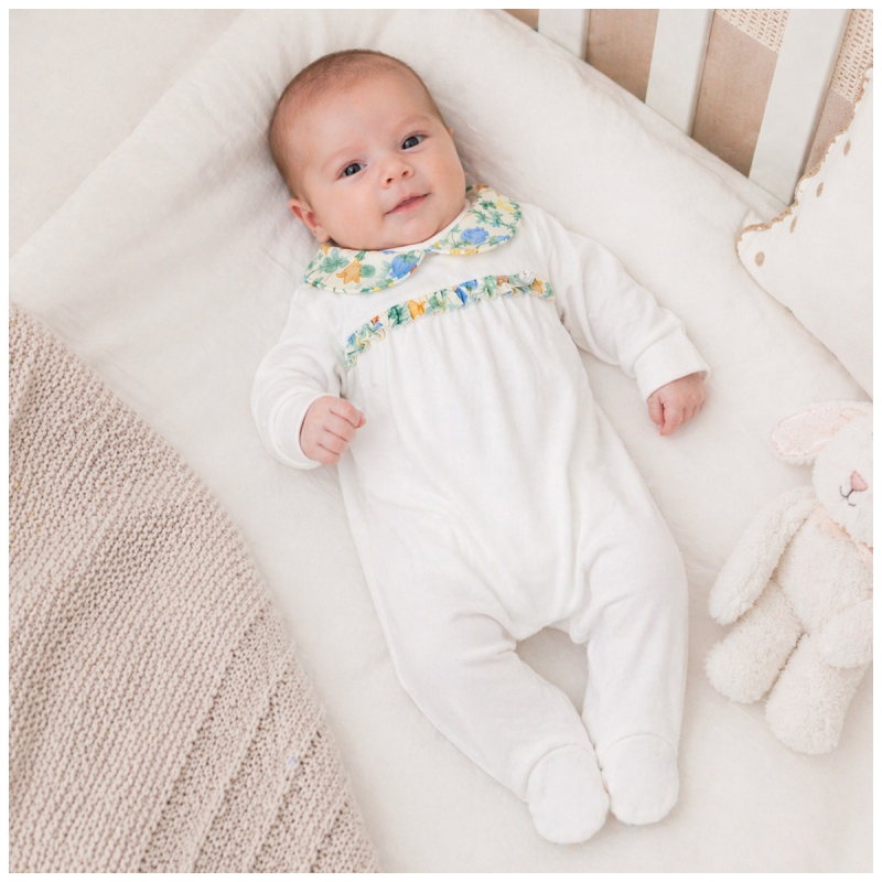 Baby girl cotton jersey sleepsuit with floral details and feet