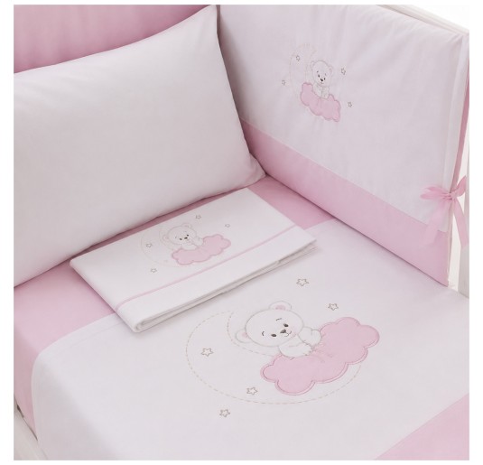 Set copripiumino orsetto rosa con paracolpi imbottito montato in un lettino bianco con sbarre. 2