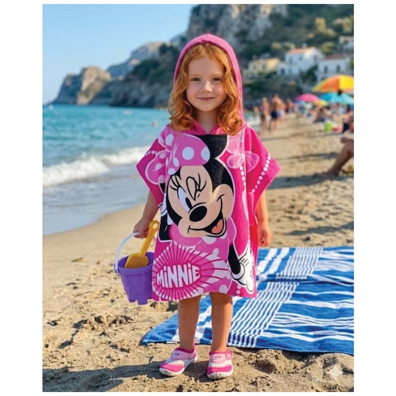 Bambina indossa accappatoio Minnie - Disney