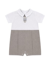 Two-tone baby romper in linen and cotton with rounded collar, short sleeves and covered buttons on a white background.