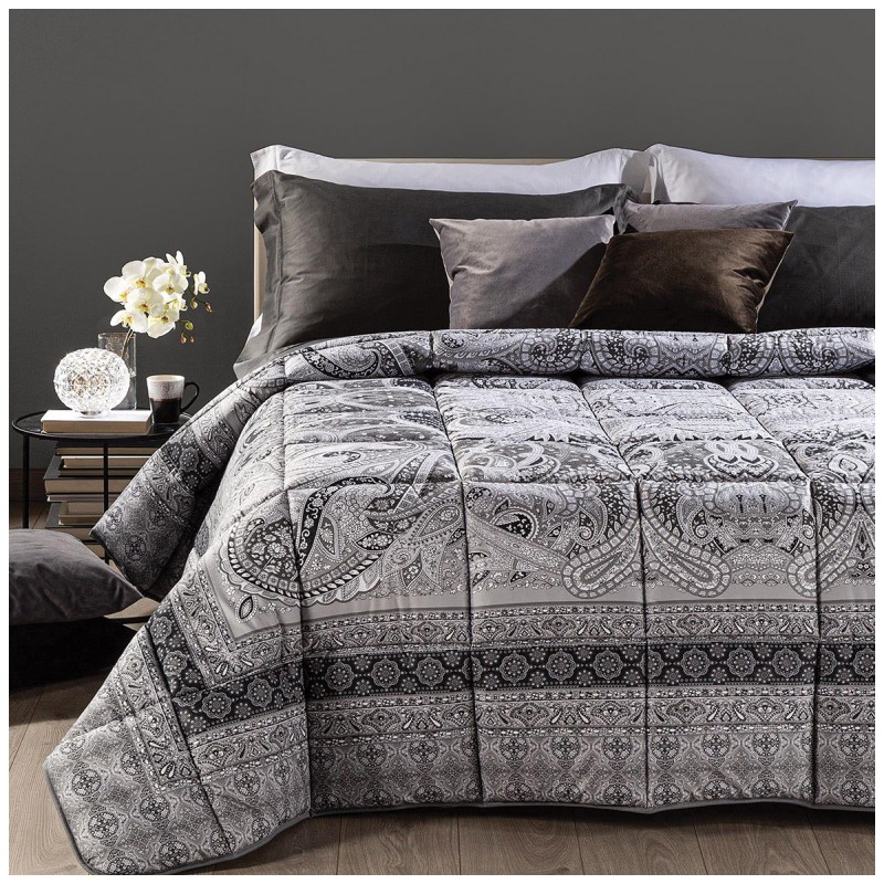 Trapunta matrimoniale Barry Versailles in cotone Caleffi sul letto