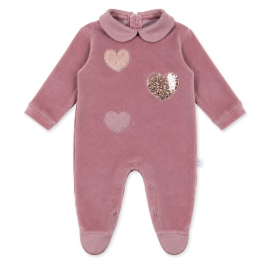 Tutina neonata in ciniglia rosa con applicazioni a cuore e colletto arrotondato