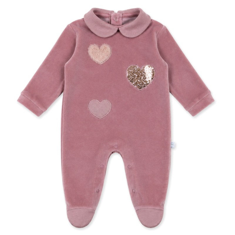 Tutina neonata in ciniglia rosa con applicazioni a cuore e colletto arrotondato