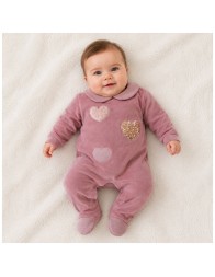 Tutina neonata in ciniglia rosa con piedini e cuori decorativi per autunno inverno