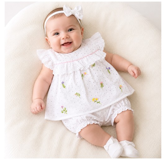 Baby girl cotton broderie anglaise outfit with embroidered blouse and matching bloomers by Teneri e Belli 2