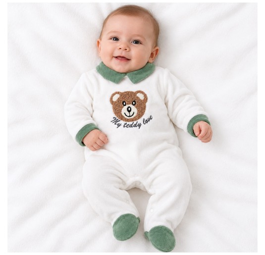 Tutina neonato in ciniglia bianca con orsetto teddy, colletto e piedini verde salvia 2