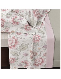 Ilda Gabel double bed flannel sheet set styled on a double bed with floral pattern