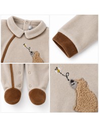 Tutina neonato in ciniglia beige Nazareno Gabrielli con piedini integrati e chiusura automatica al cavallo.